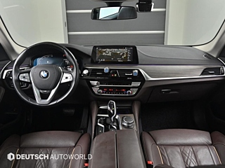 BMW 5-SERIES G30 2019