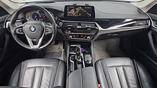 BMW 5-SERIES G30 2019