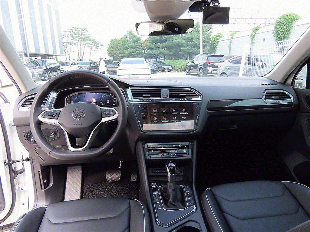 VOLKSWAGEN TIGUAN 2024