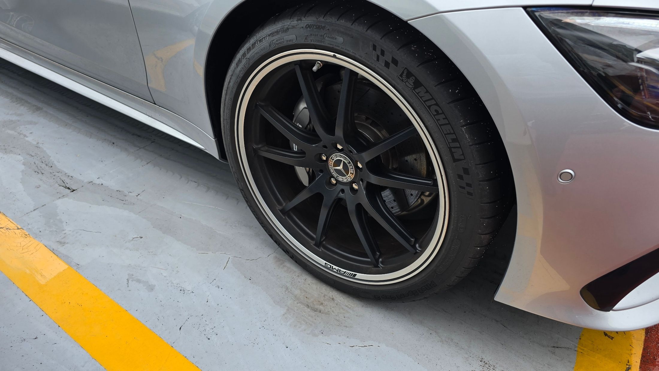 MERCEDES BENZ AMG GT 2023