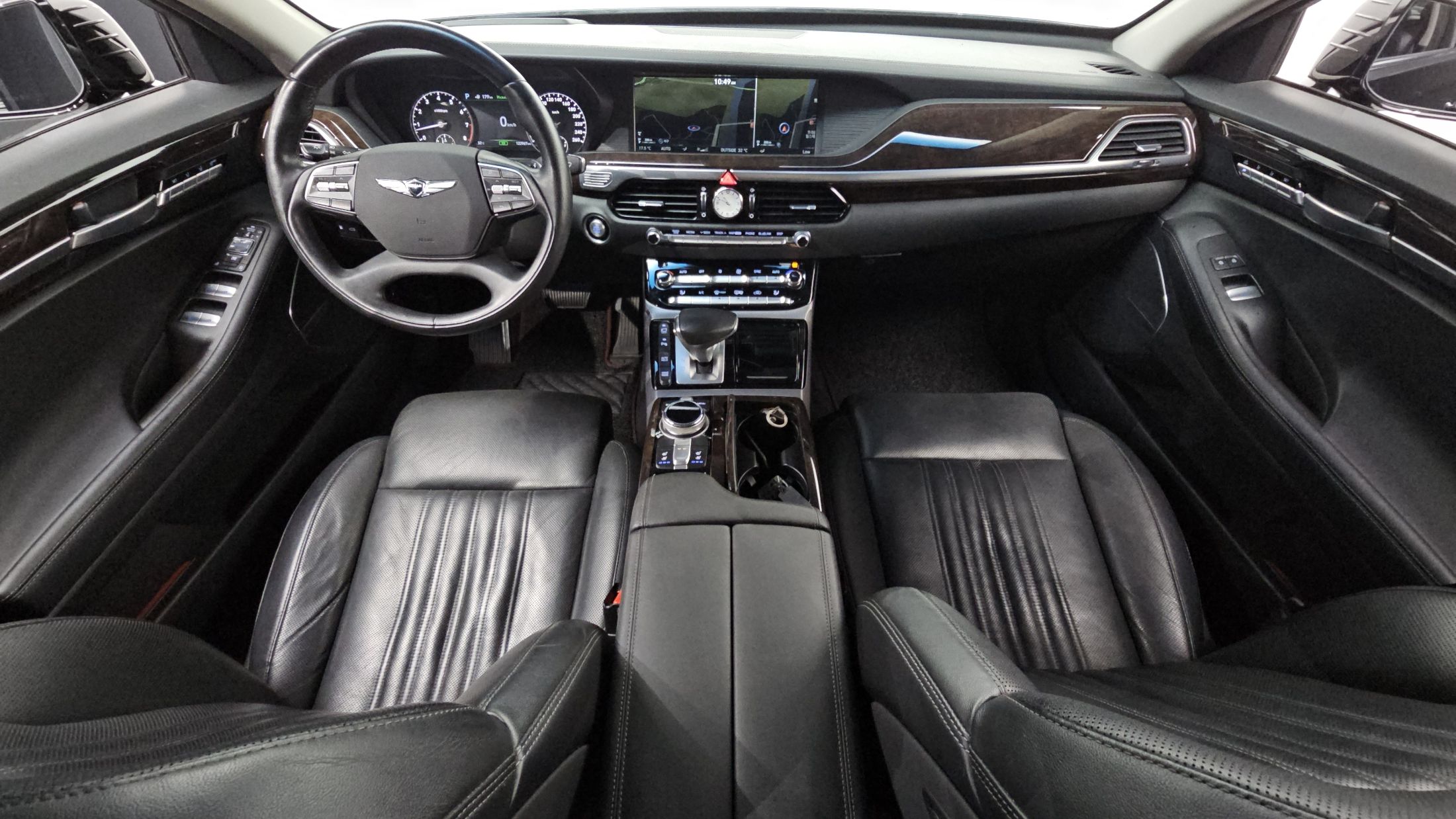 GENESIS EQ900 2016