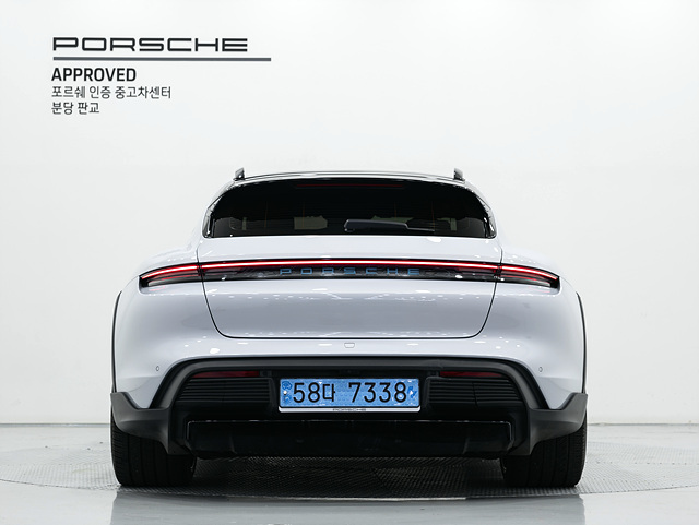PORSCHE TAYCAN 2023