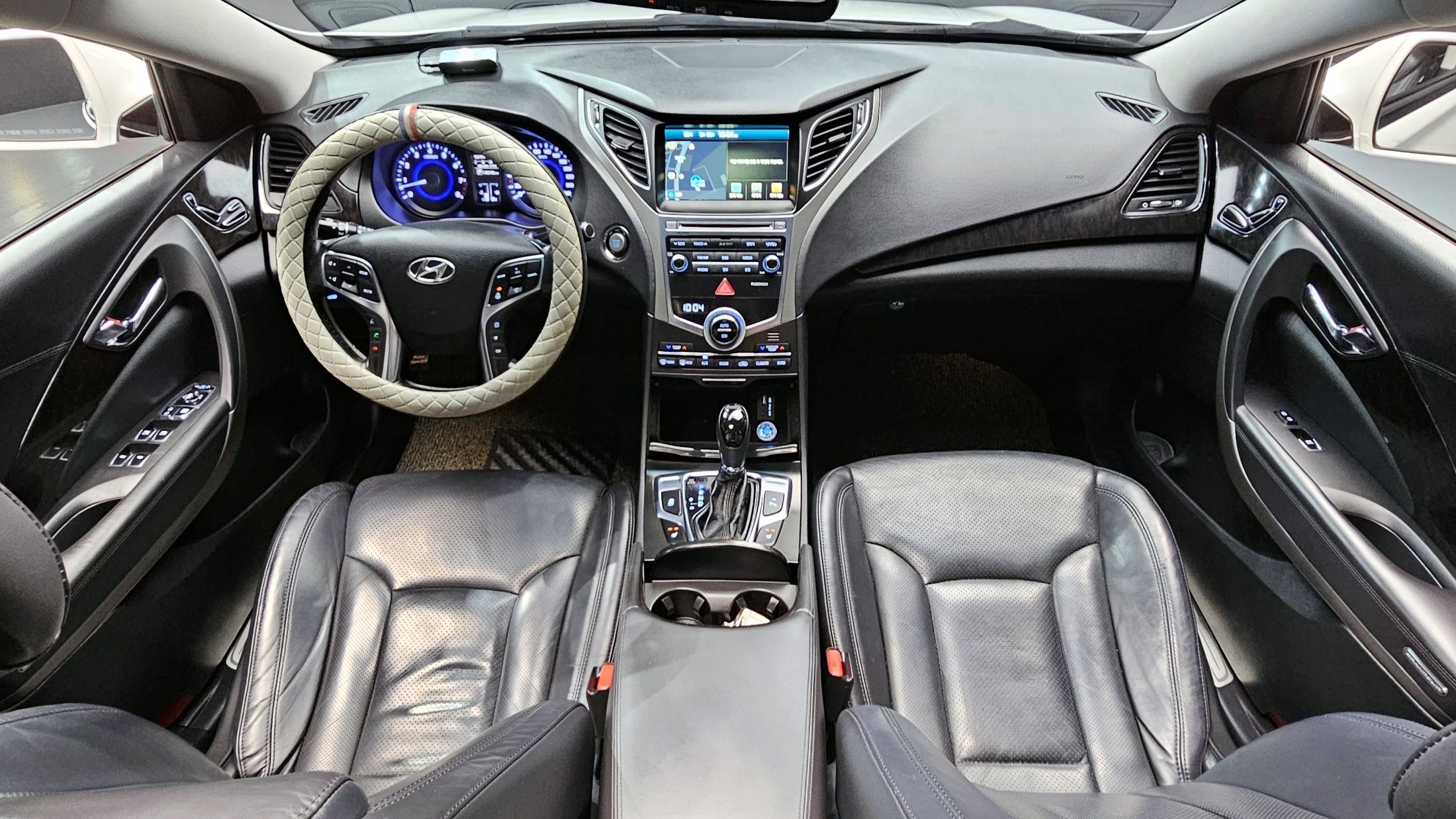 HYUNDAI GRANDEUR HG 2015