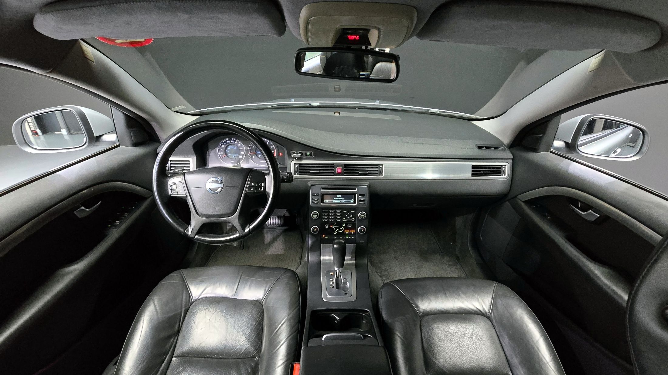 VOLVO V70 2010
