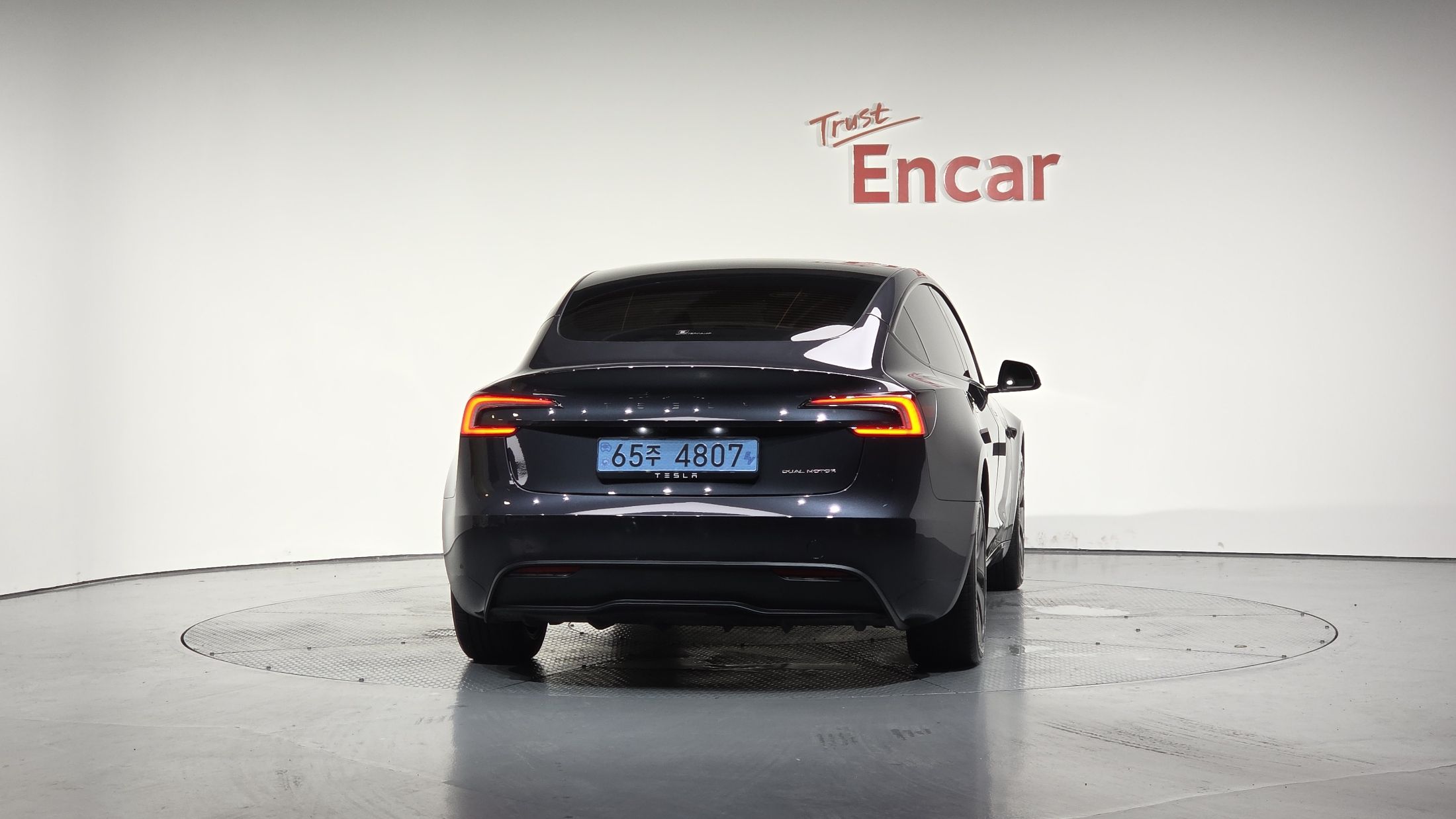 TESLA MODEL 3 2025