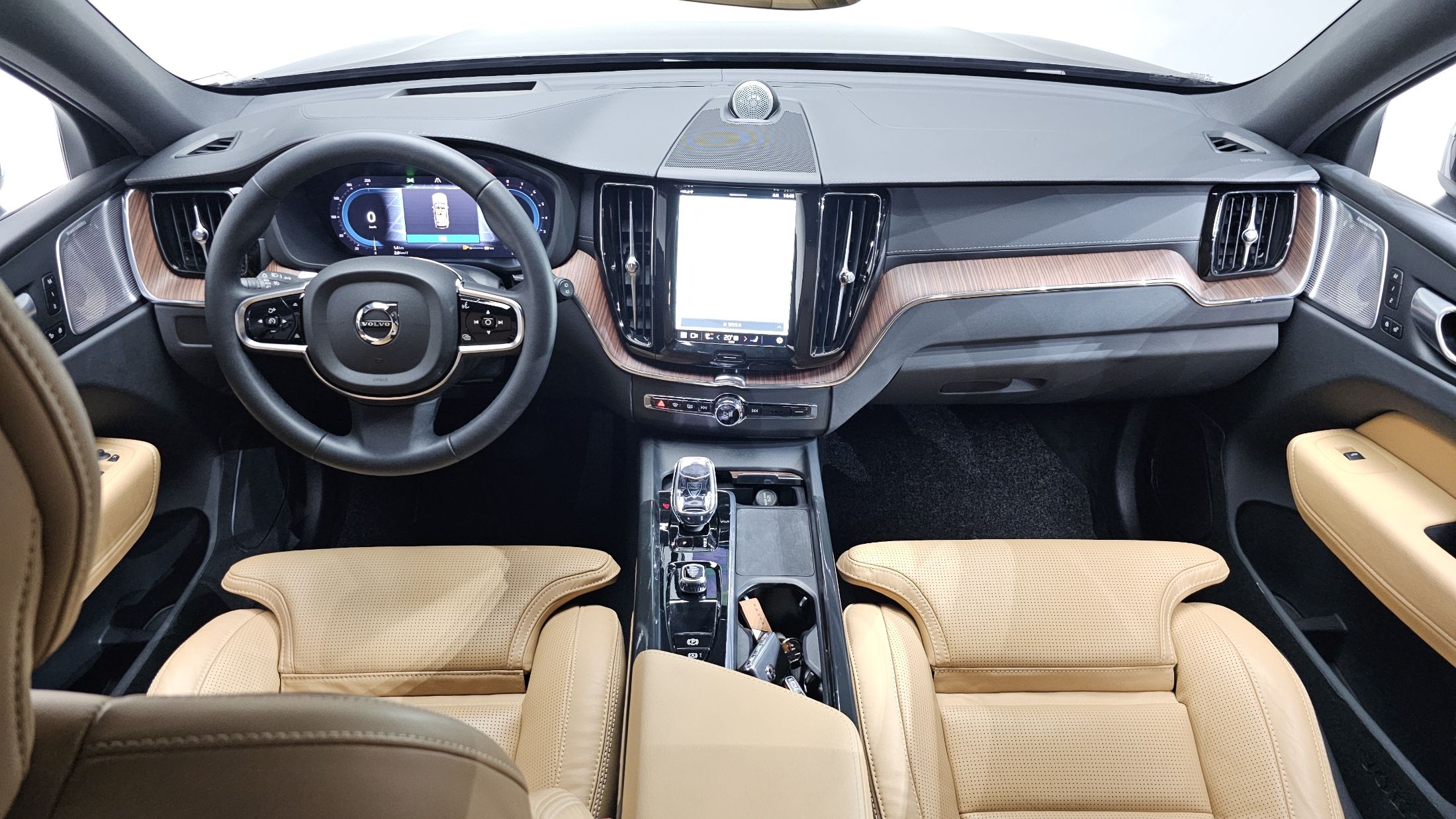 VOLVO XC60 2023