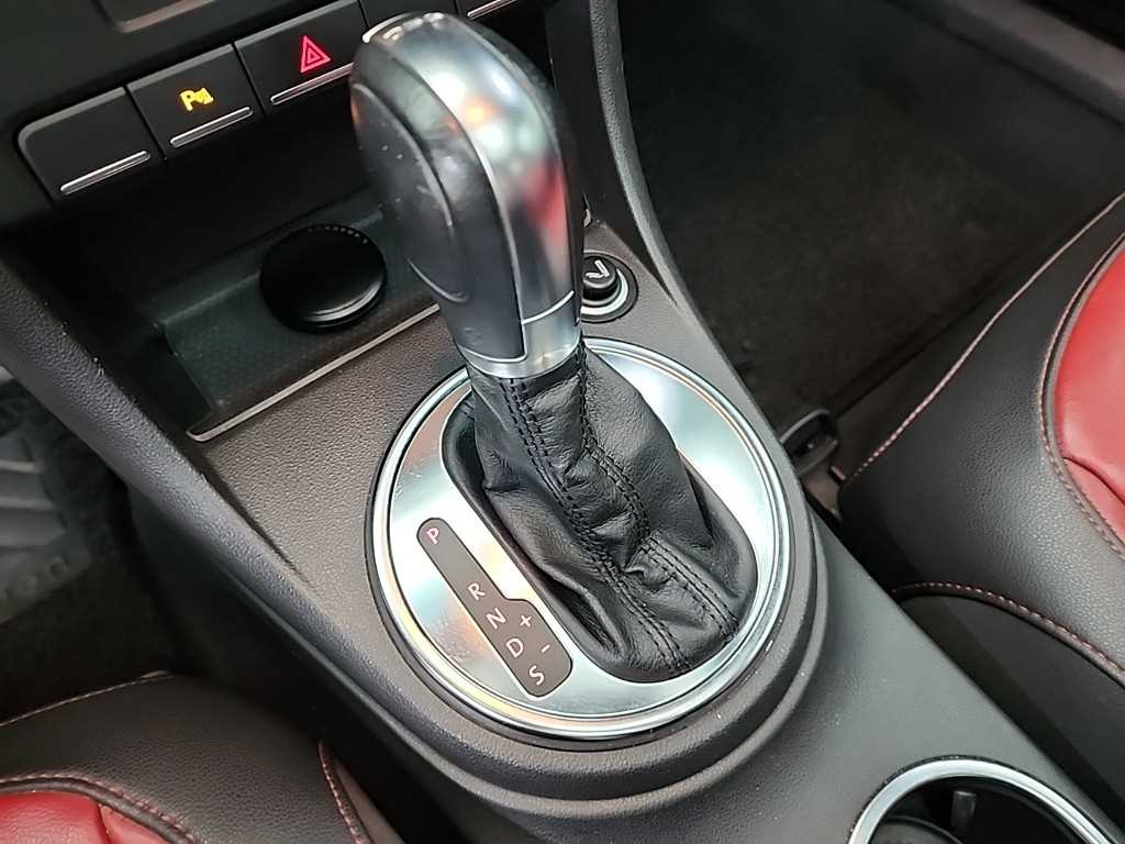 VOLKSWAGEN BEATLE 2012