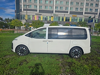 HYUNDAI STARIA 2025