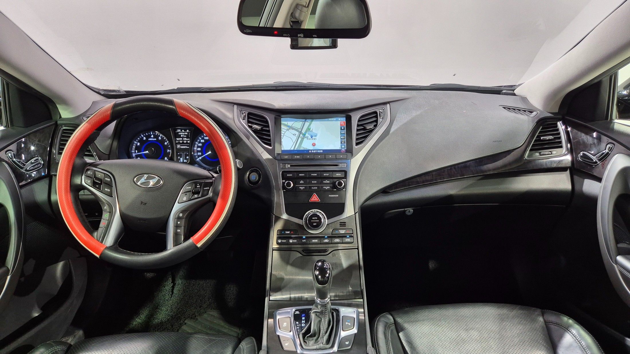HYUNDAI GRANDEUR HG 2015