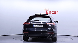 MASERATI LEVANTE 2022