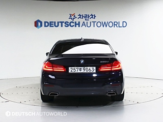 BMW 5-SERIES G30 2019