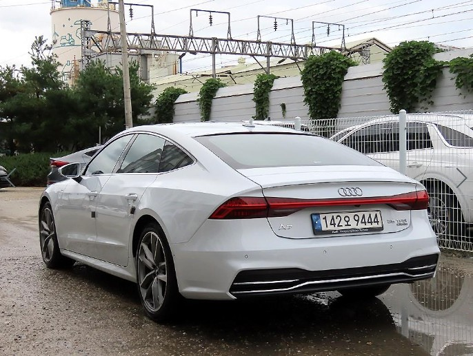 AUDI A7 4K 2020