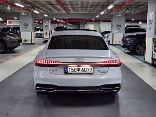 AUDI A7 4K 2020