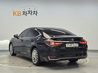 LEXUS ES300H 2020