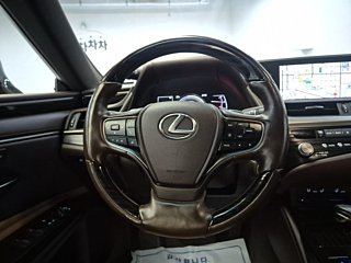 LEXUS ES300H 2020