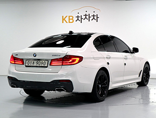 BMW 5-SERIES G30 2017