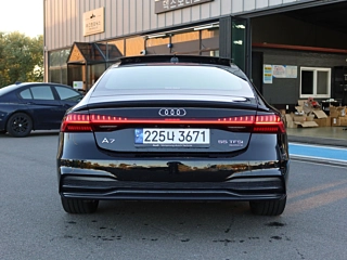 AUDI A7 4K 2020