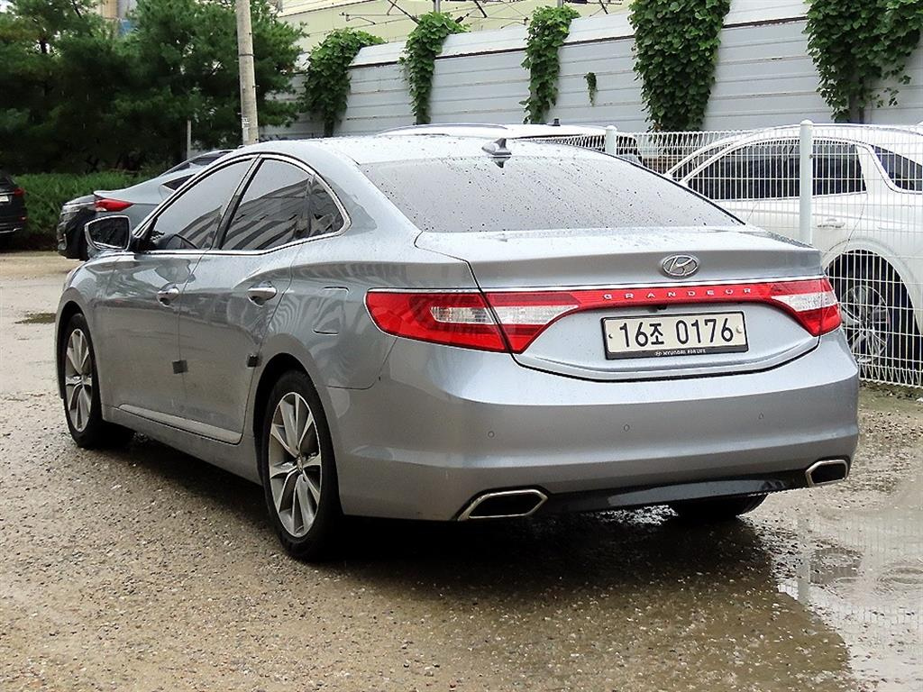 HYUNDAI GRANDEUR HG 2016