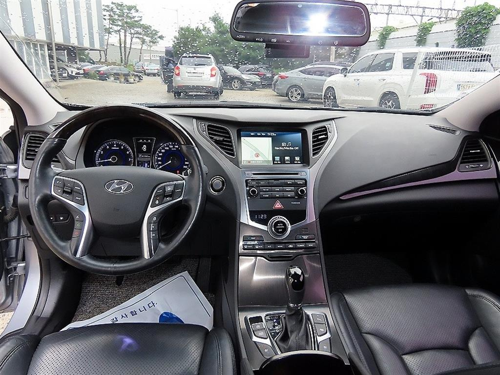 HYUNDAI GRANDEUR HG 2016