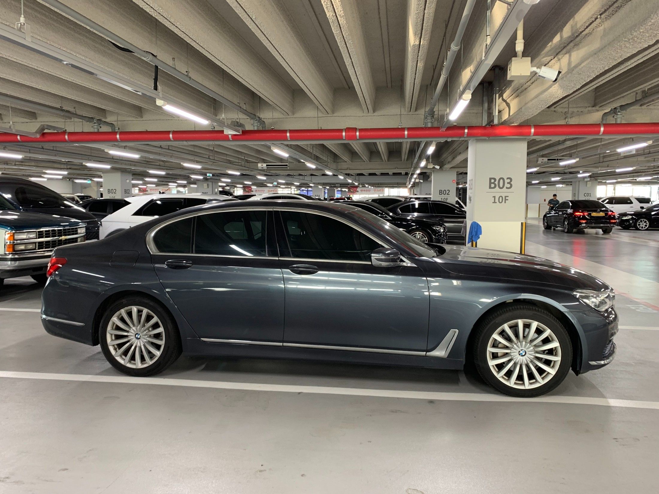 BMW 7-SERIES G11 2016