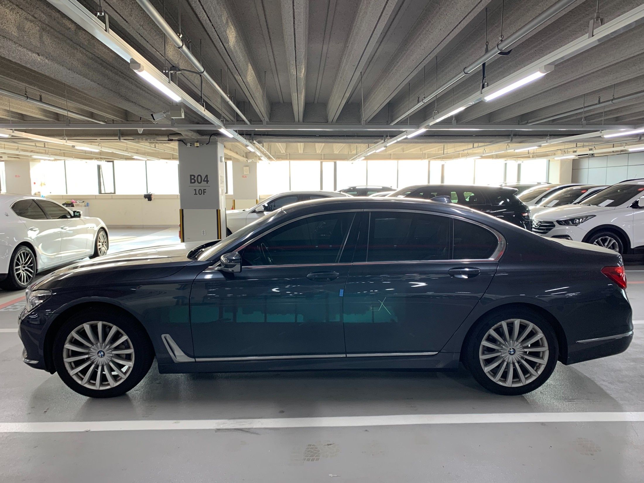 BMW 7-SERIES G11 2016