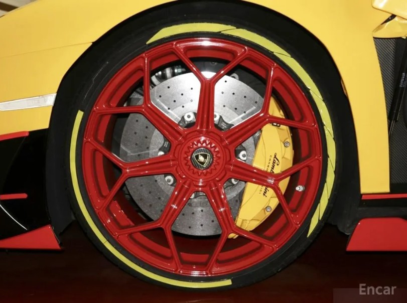 LAMBORGHINI AVENTADOR 2020