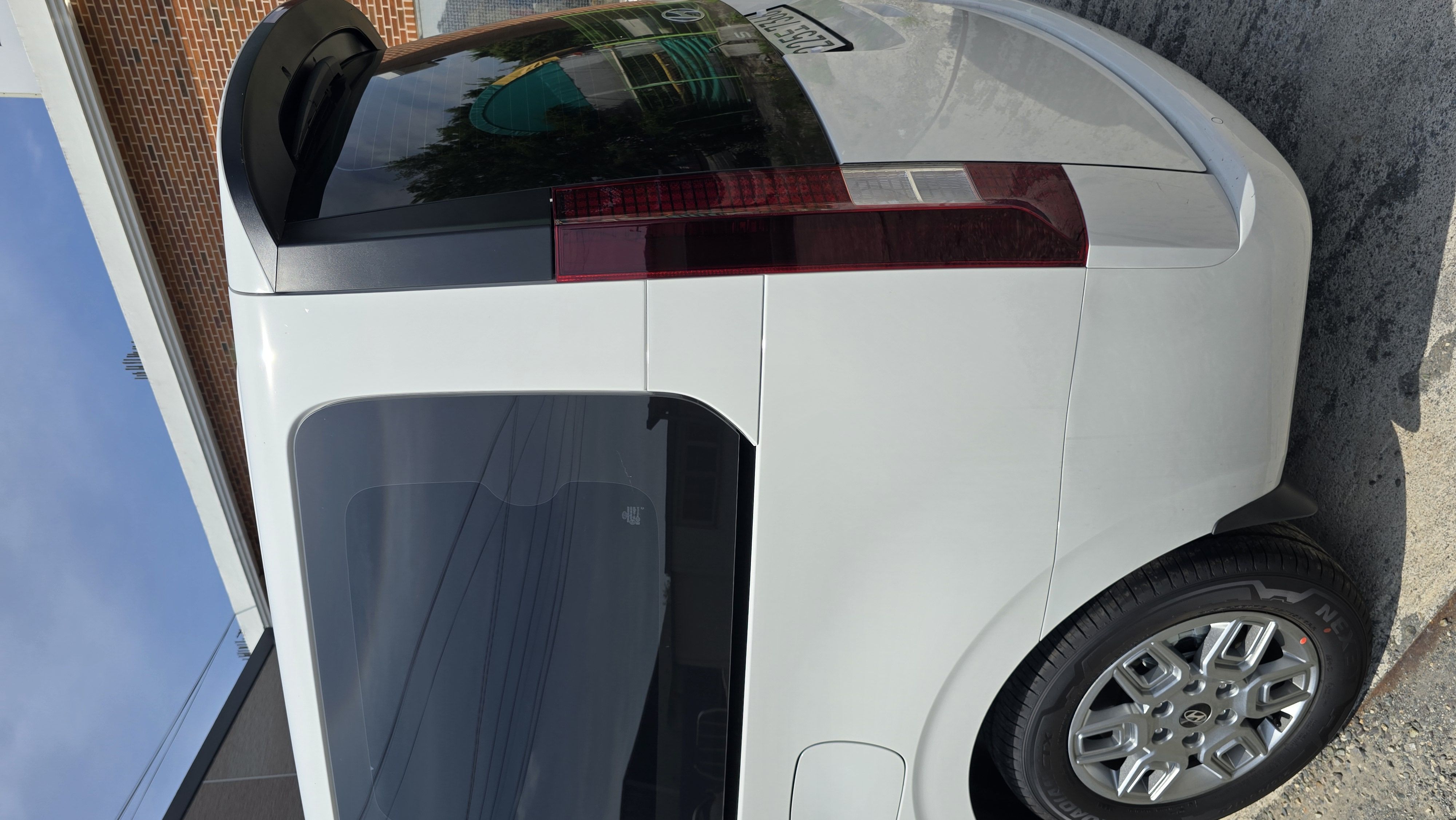 HYUNDAI STARIA
