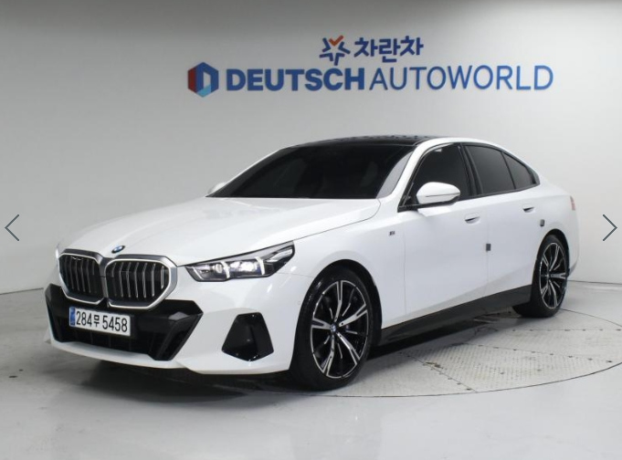 BMW 5-SERIES G60 2023