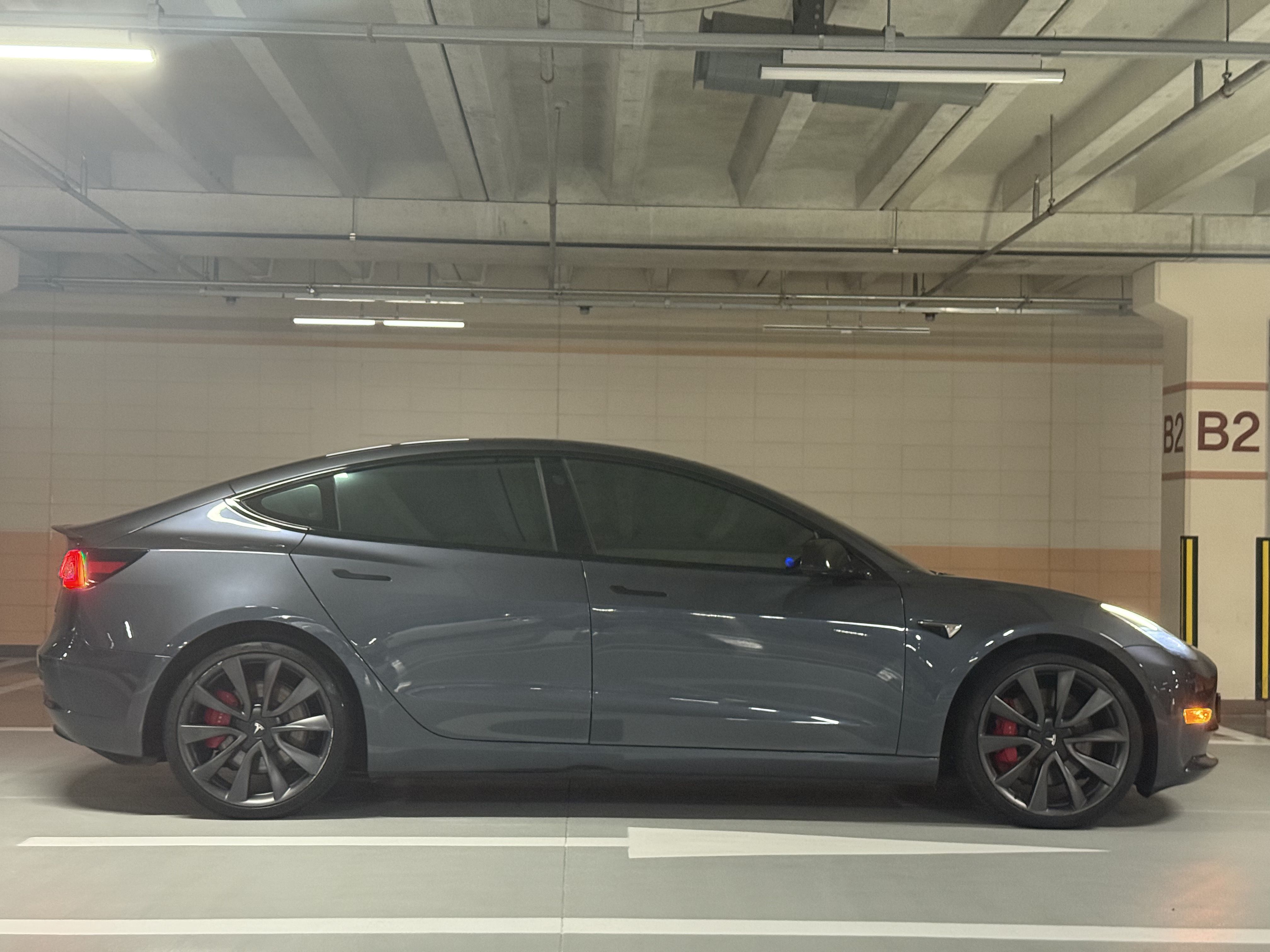 TESLA MODEL 3