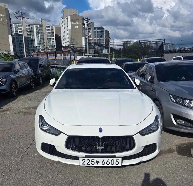 MASERATI GHIBLI 2015