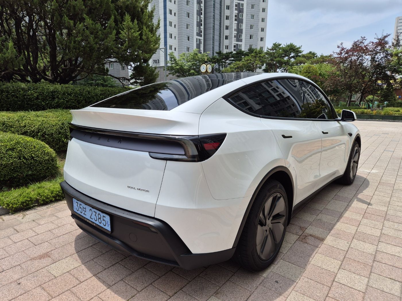 TESLA MODEL Y