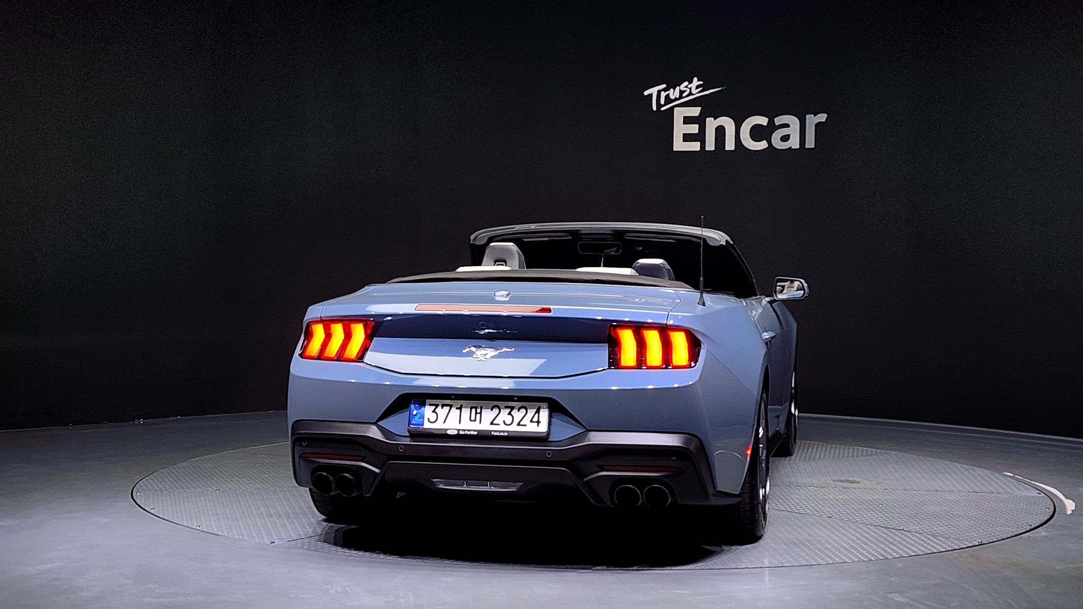 FORD MUSTANG