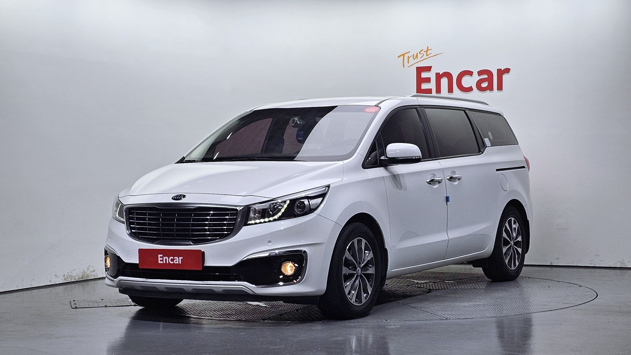 KIA CARNIVAL 2016