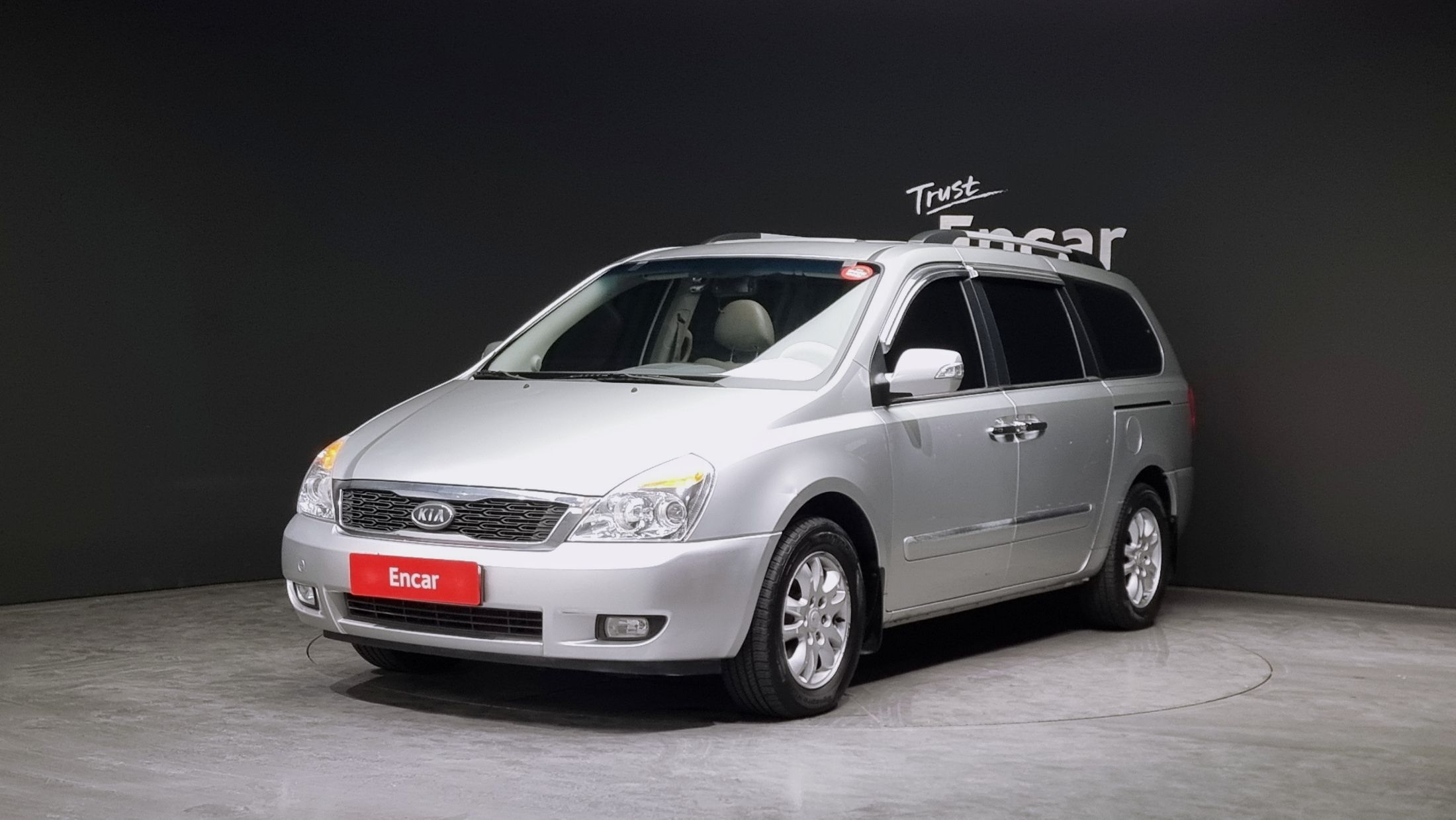 KIA CARNIVAL R 2012