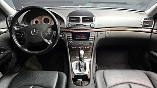 MERCEDES BENZ E-CLASS W211  E240 Avantgarde 2003