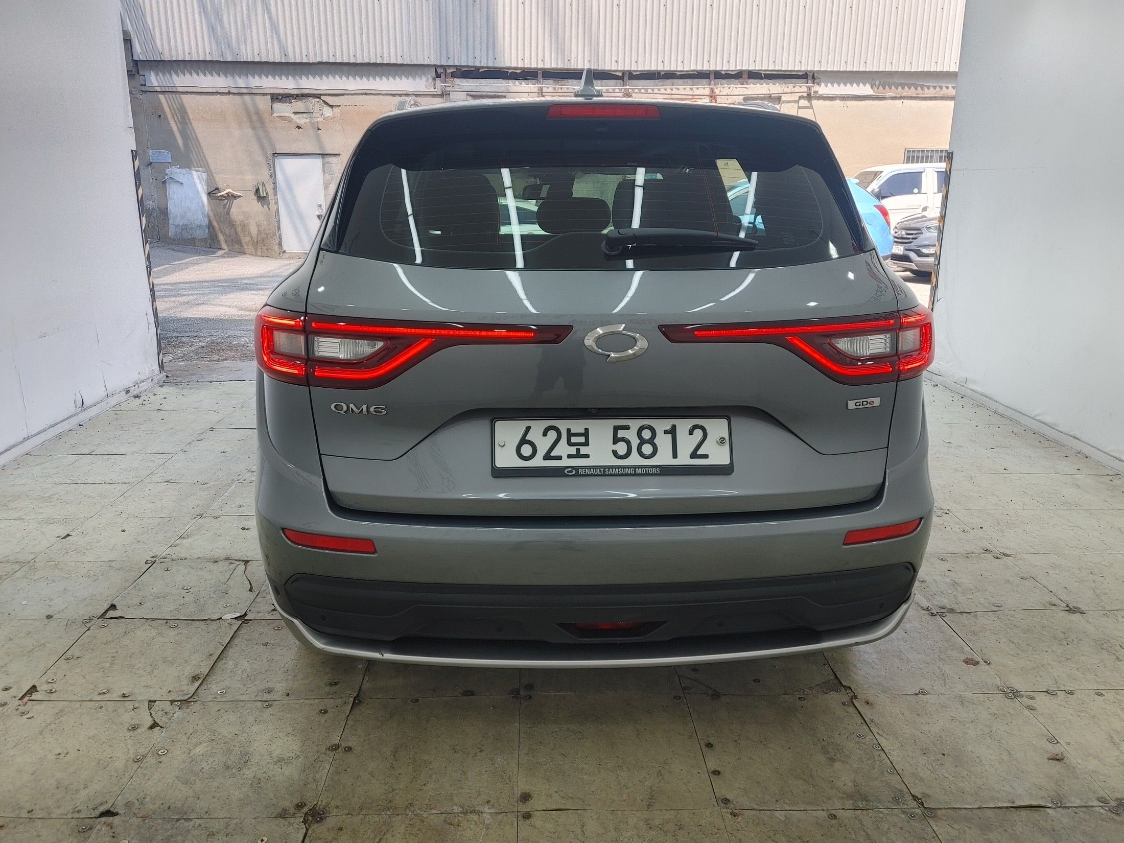 SAMSUNG QM6 2018