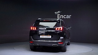 PEUGEOT 5008 2018