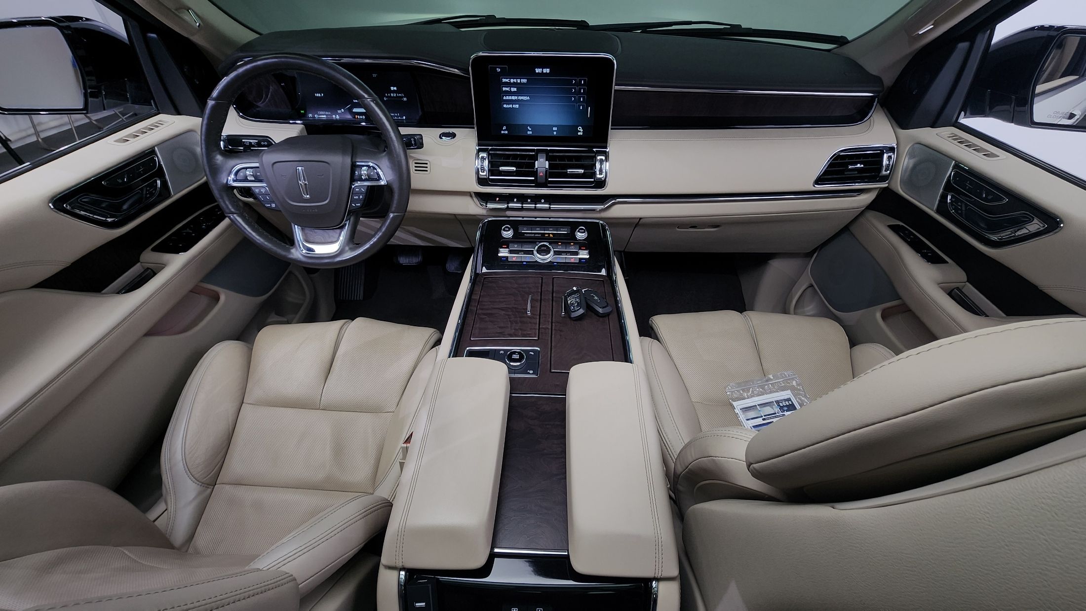 LINCOLN NAVIGATOR 2021