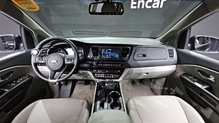 KIA CARNIVAL 9 Seater Luxury 2020