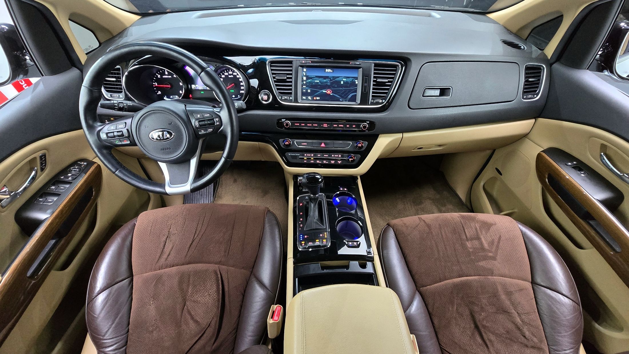 KIA CARNIVAL 2016