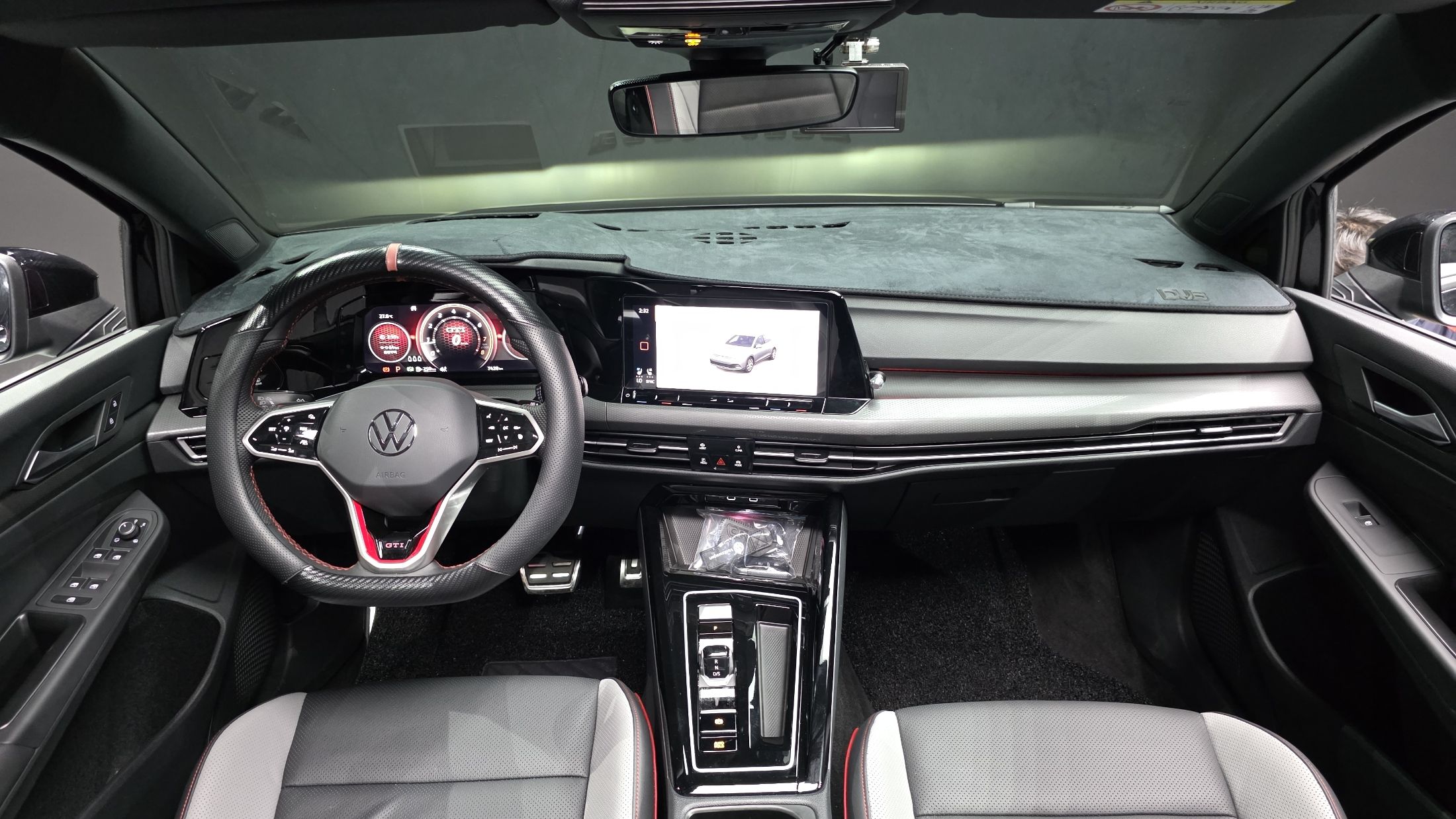 VOLKSWAGEN GOLF 2023