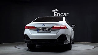 BMW 5-SERIES G60 2024