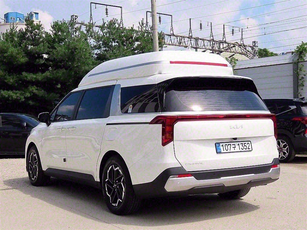 KIA CARNIVAL 2023