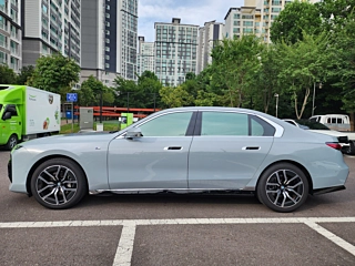 BMW 7-SERIES G70 2025