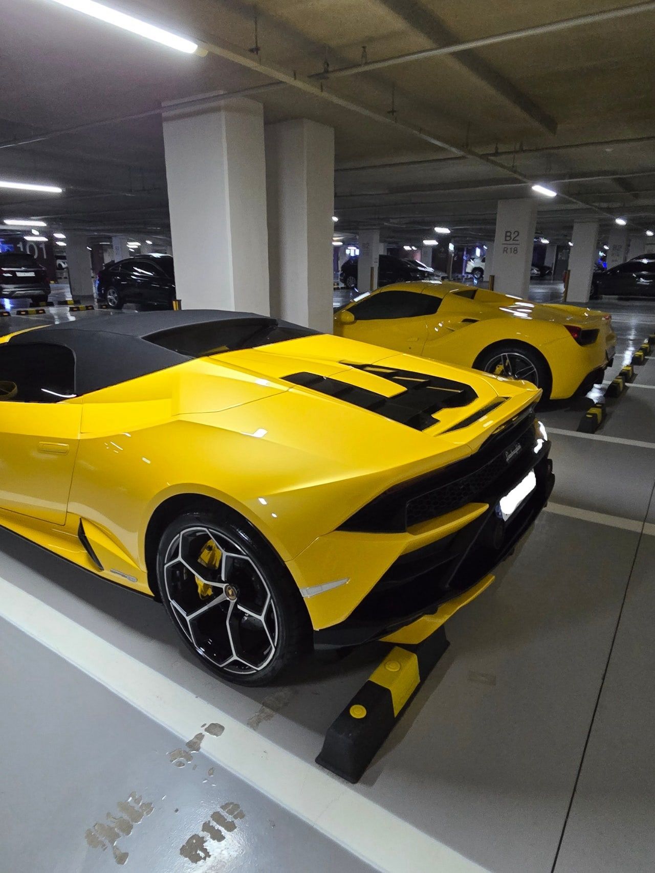 LAMBORGHINI HURACAN 2023