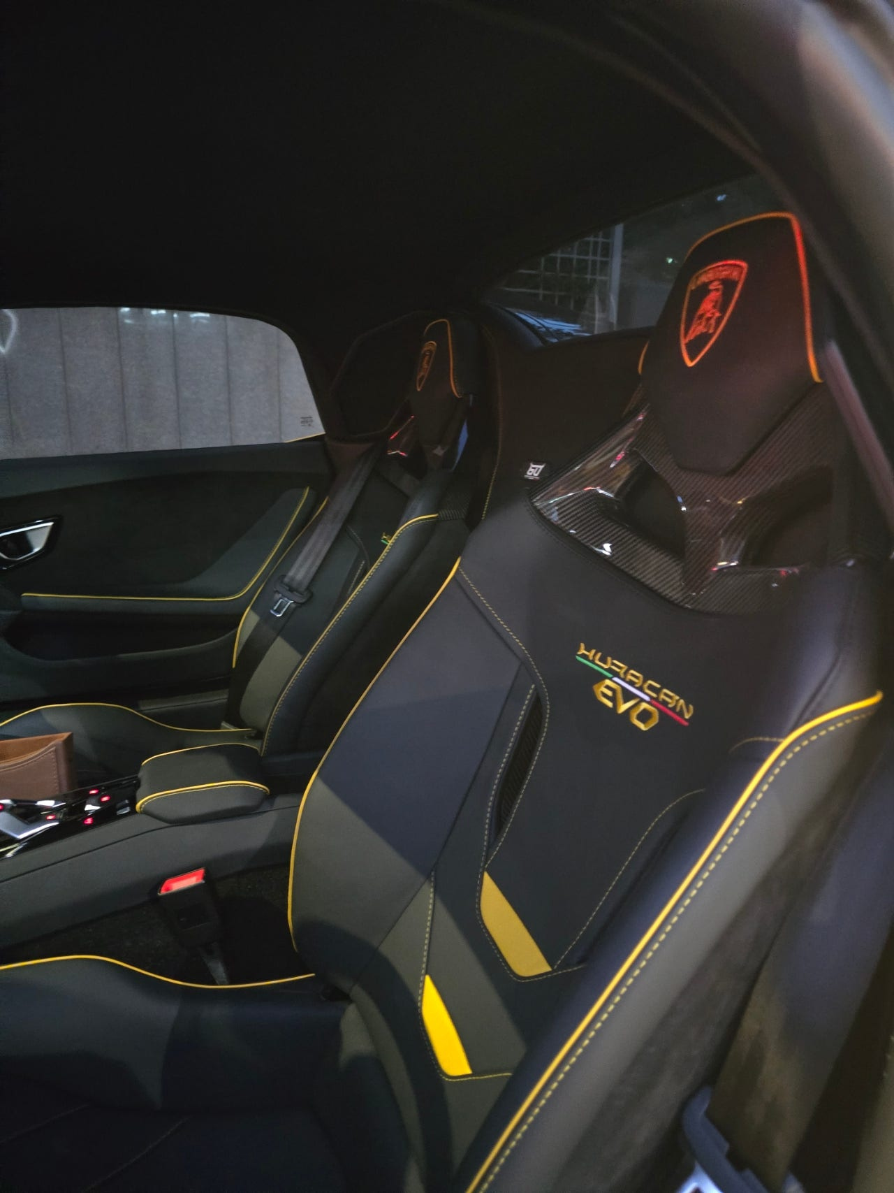 LAMBORGHINI HURACAN 2023