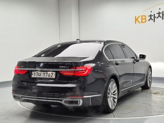 BMW 7-SERIES G11 2016