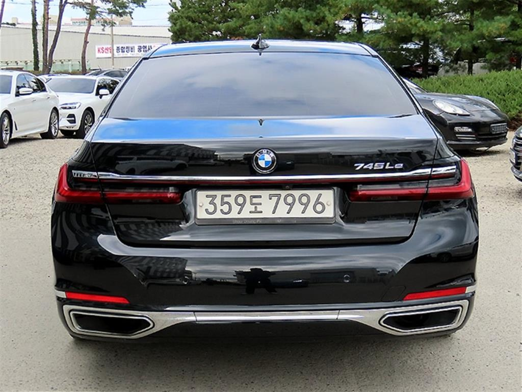 BMW 7-SERIES G11 2020