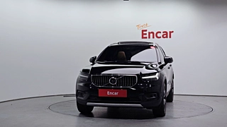 VOLVO XC40 2021