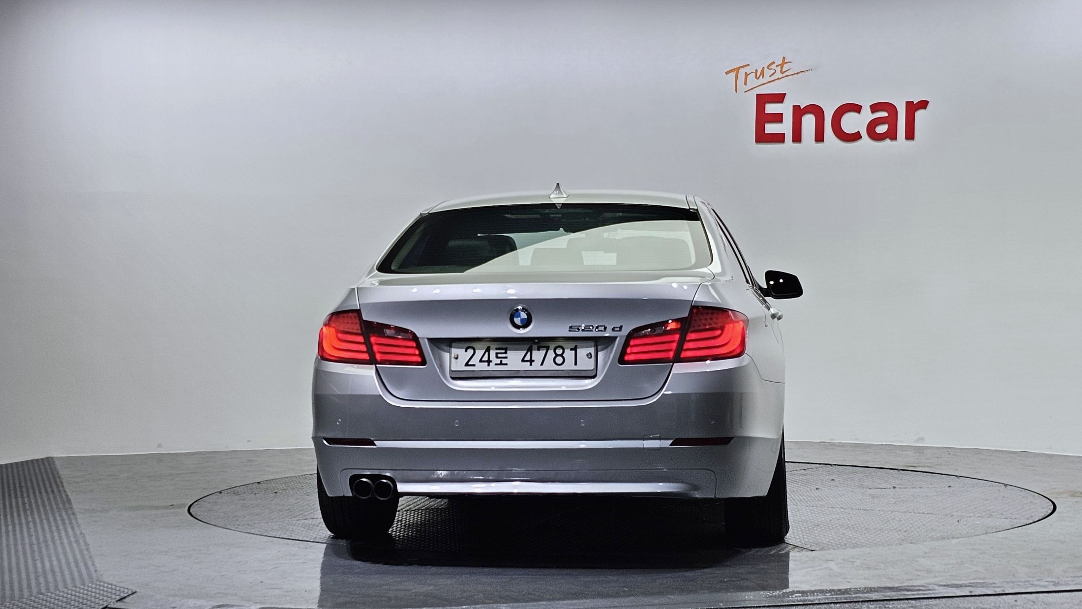 BMW 5-SERIES F10 2011